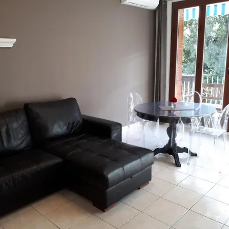 Bas Fabron דירה *